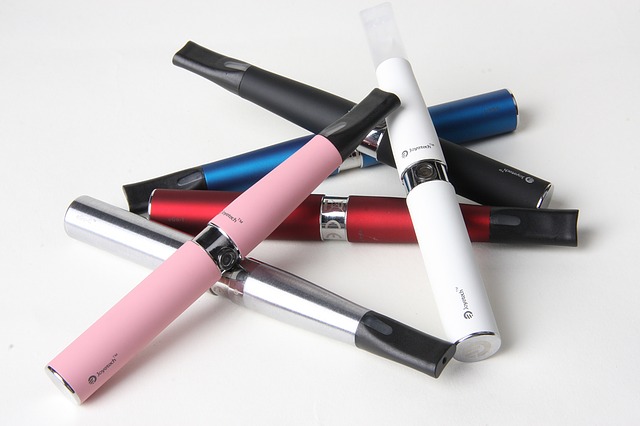 Stosowanie elektronicznych papierosów  – informacja dla rodziców